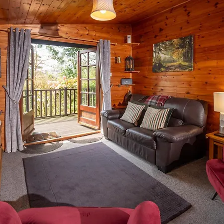 Black Moss Tarn Neaum Crag Skelwith Bridge * Ambleside