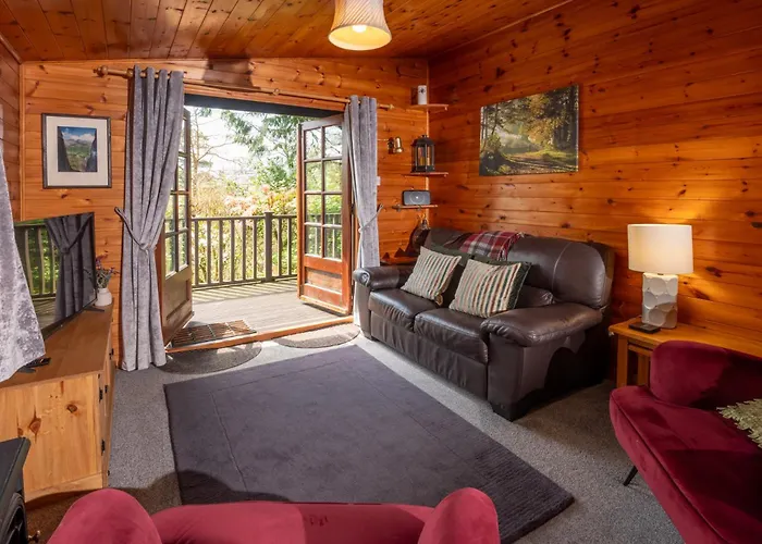 Black Moss Tarn Neaum Crag Skelwith Bridge * Ambleside